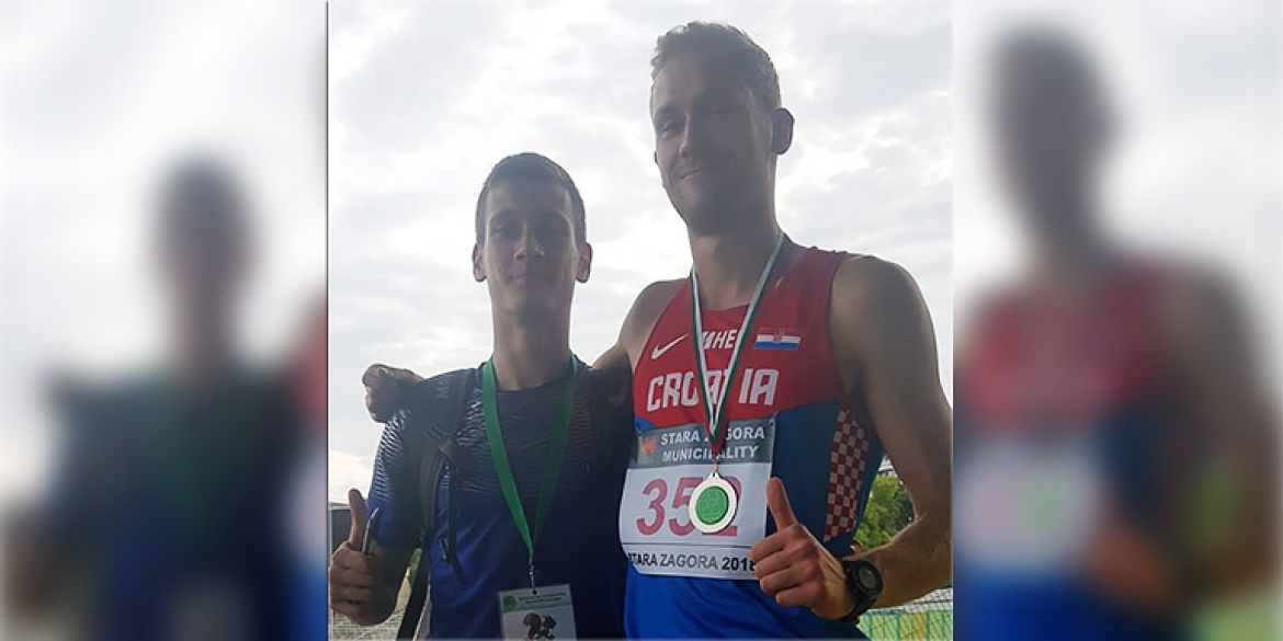 Hrvoje Čukman sa medaljom i Svenom Cepušem