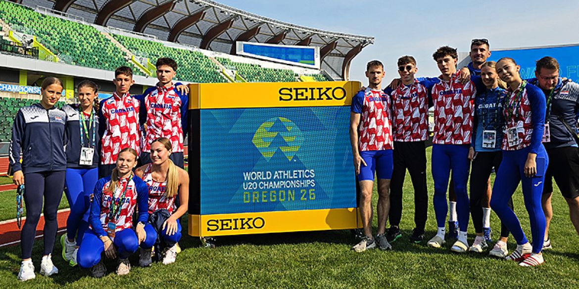 Dio ekipe na okupu prije nego što je natjecanje startalo