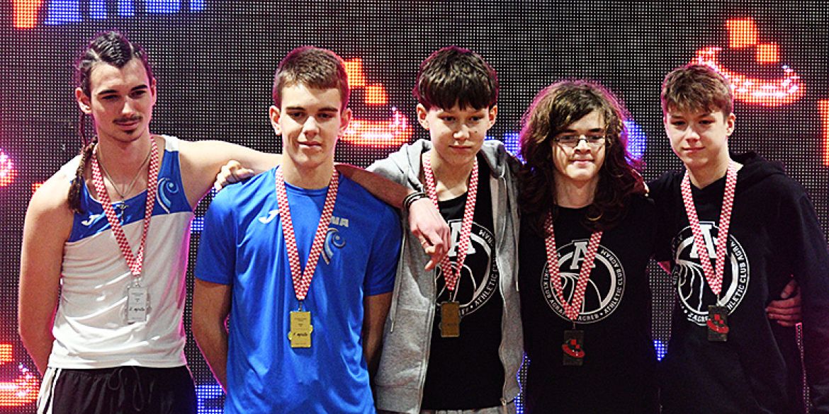 Može i 5 na postolju