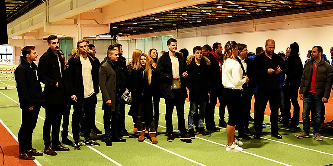 Dio naših atletičara i atletičarki na okupu uz ostale