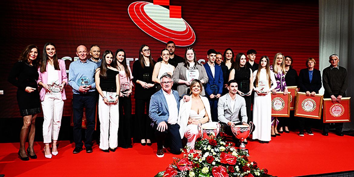 Svi laureati na okupu