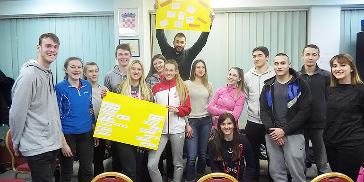 Veselo i zabavno u Plavom salonu