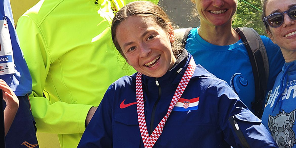 Hana ponovno na postolju