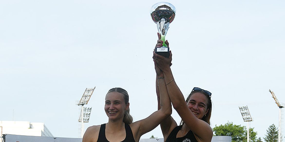 Lara Jurčić i Vita Penezić na svom posljednjem juniorskom Kupu i Ekipnom PH